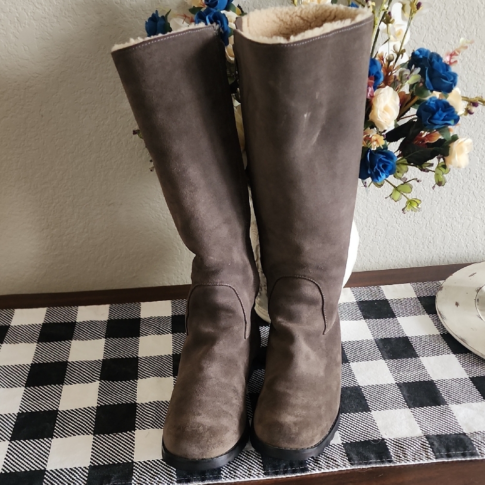 UGG Women's Dark Brown Winter Boots